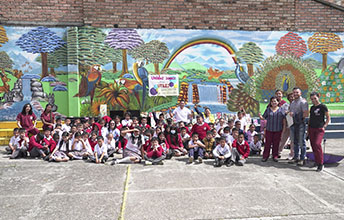 Con Donación de Útiles Escolares UNIMAYOR aporta a la educación de niños en Popayán.