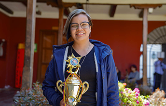 Estudiante de Música UNIMAYOR ganadora del Concurso de la Canción por la Paz de Popayán.