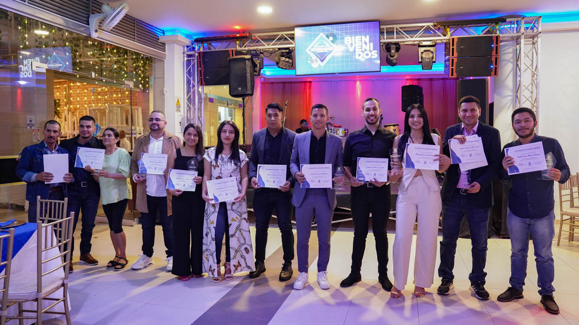Memorable Encuentro de Egresados UNIMAYOR 2024 00