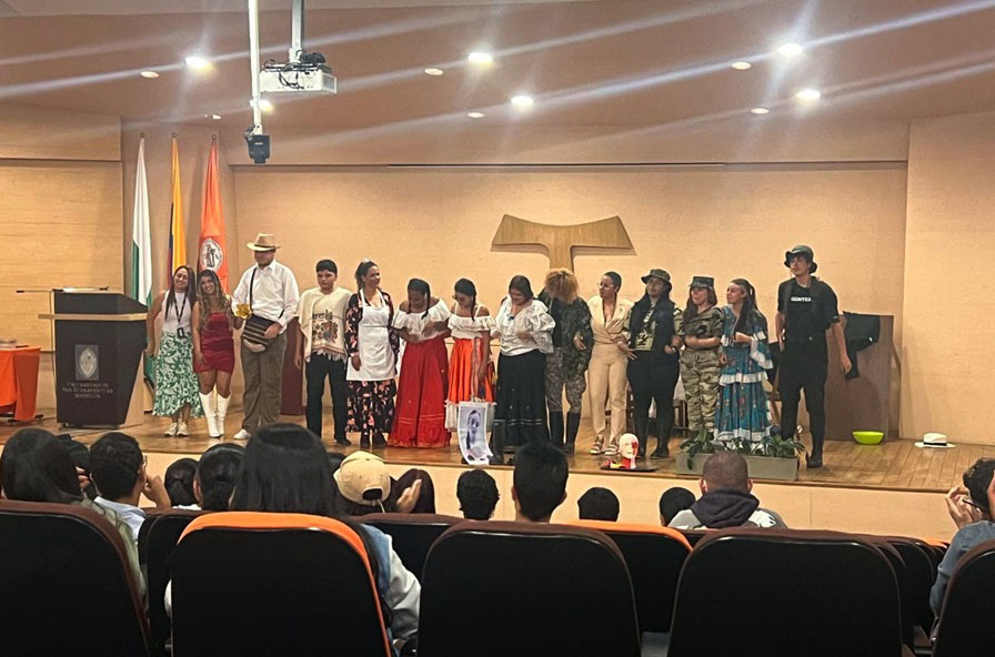 Visita Universidad San Buenaventura Medellin 01