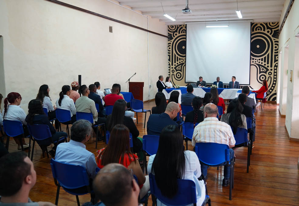 Posesionado Rector de UNIMAYOR 01