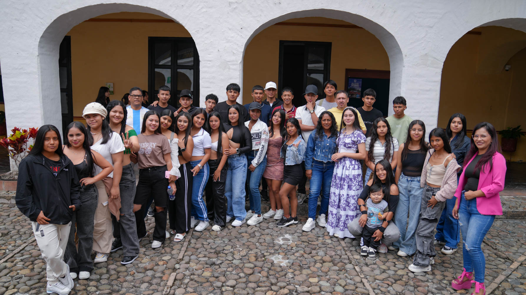 Jóvenes de Argelia visitan UNIMAYOR 01
