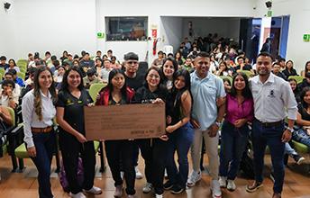 387 nuevos estudiantes UNIMAYOR beneficiados con Proyecto de Alimentación y Transporte.