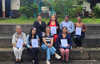 De la mano de UNIMAYOR, mujeres de Piendamó fortalecen sus capacidades empresariales.