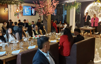 Estudiantes fortalecen conocimientos en Protocolo y Etiqueta para su actividad empresarial.